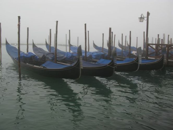 VeniceGondolasFog